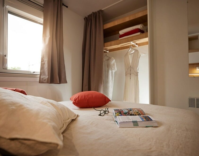 Mobilhome Trigano Nest 35 Camping Sites et Paysages Le Neptune Côtes d'Armor intérieur 3 chambres.