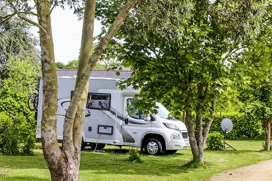 emplacement avec service camping car