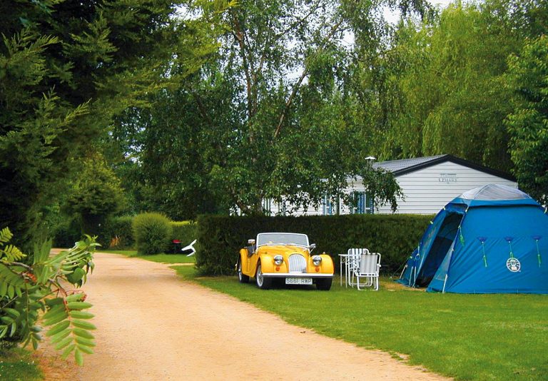 emplacement avec service tente caravane