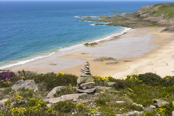 bord de plage cote émeraude
